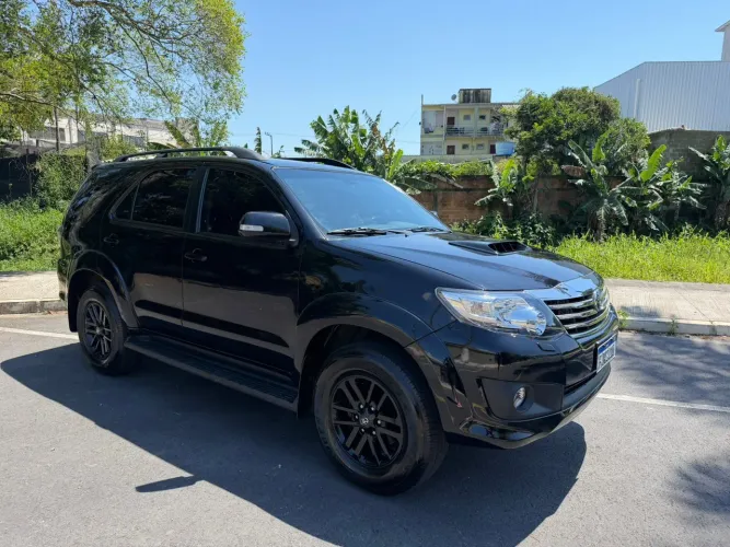 Toyota Hilux SW4 SRV D4-d 4X4 3.0 TDI Dies. AUT 2015
