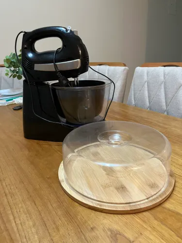 Kit Batedeira de bolo + boleira de bambu
