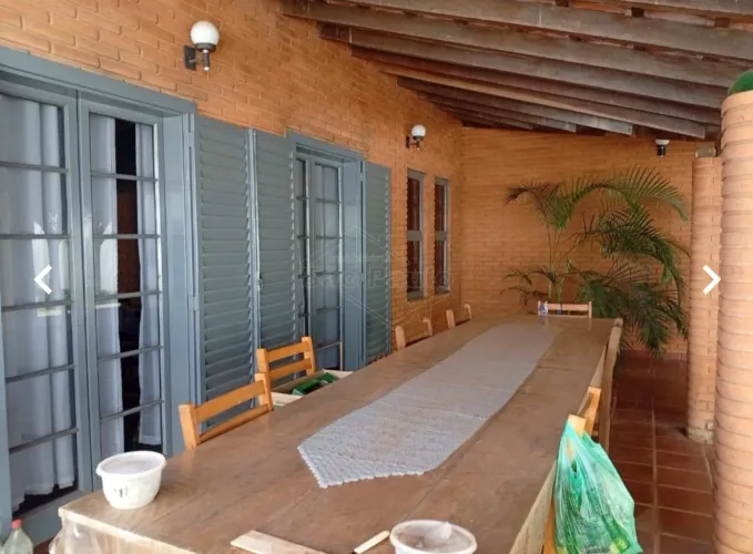 CASA COM SUÍTE E ÁREA GOURMET - JARDIM ADALGISA, ARARAQUARA/SP - APTA A FINANCIAR