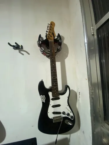 Guitarra Dolphin
