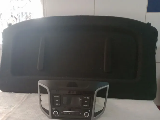vendo uma tanpa de som e um rádio original carro cléta  aceito oferta 