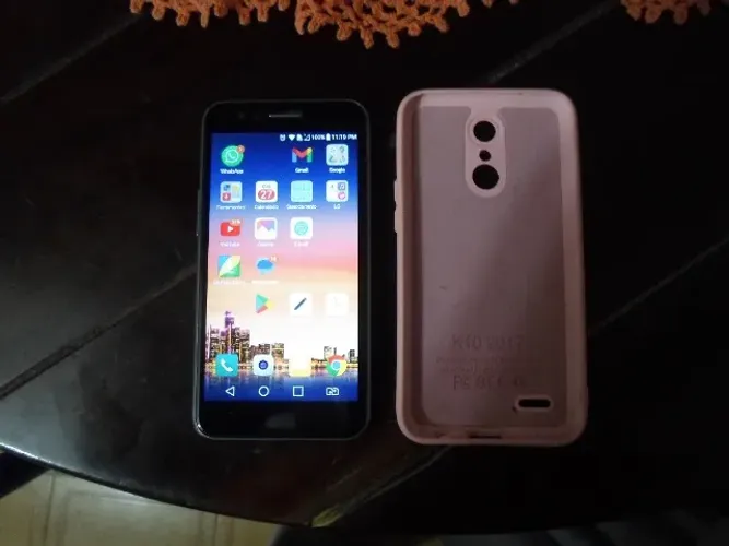 VENDE-SE CELULAR MARCA LG K 10 COM 32 GB DE ARMAZENAMENTO INTERNO E 2 GB DE MEMÓRIA RAM
