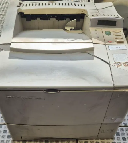 Impressora Laser HP Laserjet 4050n no estado (ligando mas nao aparece nada do display)