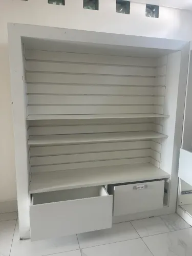 Painel / Estante / Armário Canelado Expositor para Loja