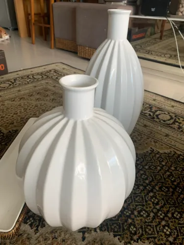 Conjunto de 2 vasos grandes brancos RETIRAR NO LOCAL 