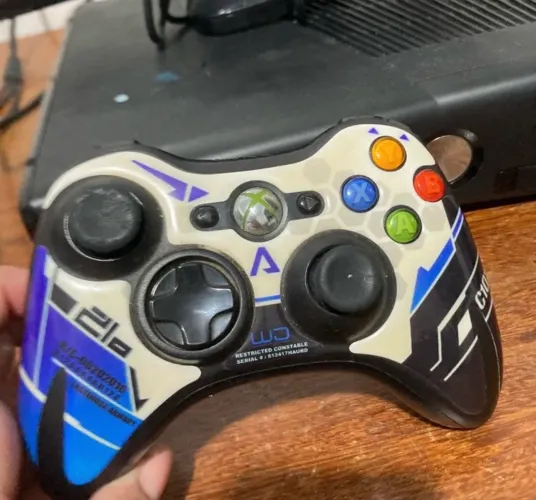 Xbox 360 ( com controle e kinect)