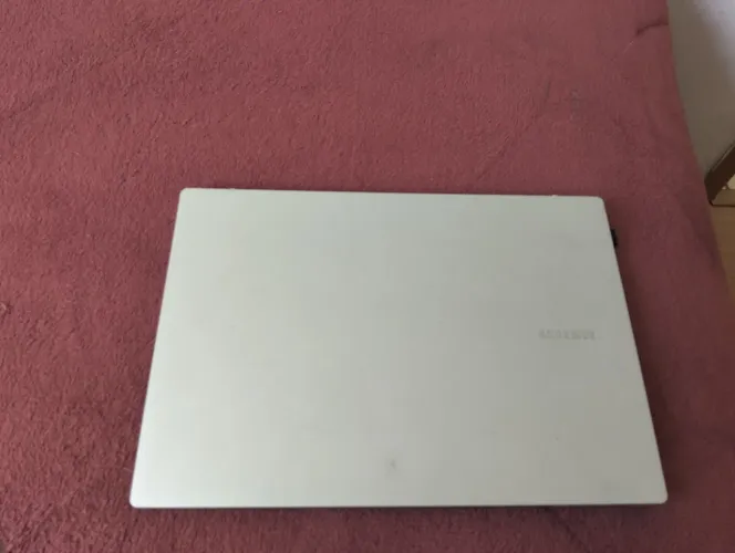 Notebook Samsung praticamente novo, foi usado 3 meses apenas.