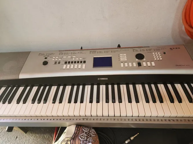 yamaha dgx 530