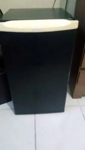 Vendo frigobar ( gelando bastante)