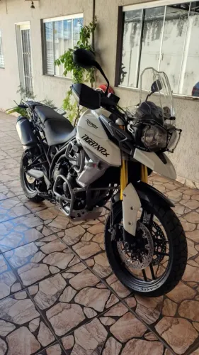 Tiger 800 troco por carro aberto STRADA CE , OU SAVEIRO CE