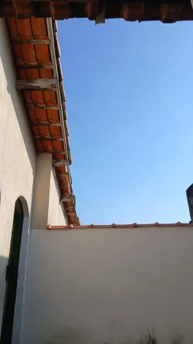 Aluga-se uma casa no centro de Itaboraí 