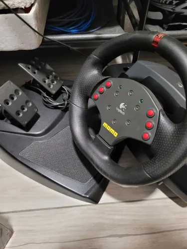 Volante pc logitech momo racing