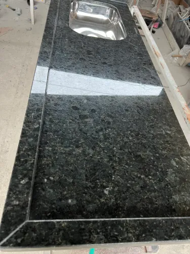 Marmoraria - Fabricamos pedras sob medida, para pias e lavatórios.