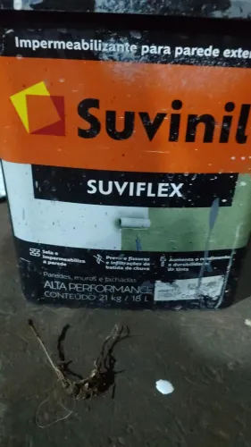 Vende-se uma lata de Suvinil lacrada pura branco fosco emborrachado..