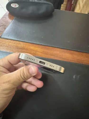iPhone 15 Pro sem marcas de uso 