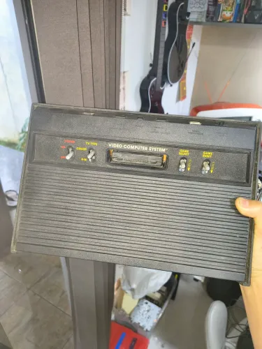 Atari original com saída de áudio e vídeo, mais um cartucho com 4 jogos