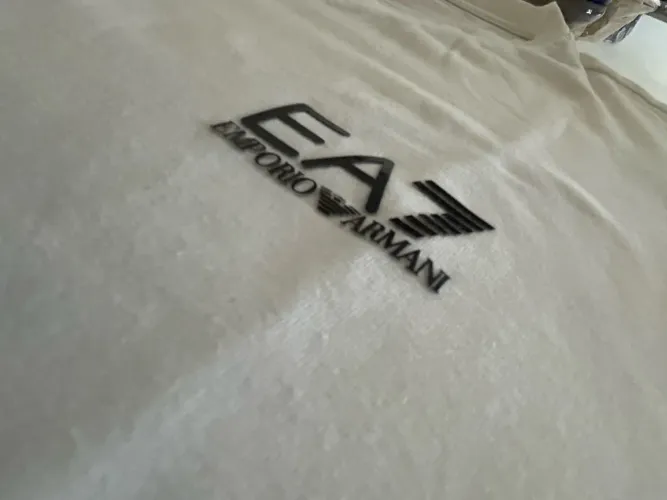 Camiseta EA7 Emporio Armani Original - Gola V Branca -M