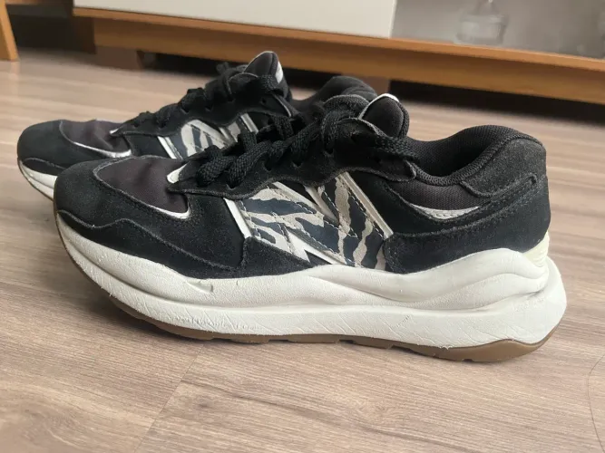 Tênis preto New Balance