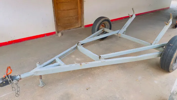 Carretinha / reboque adaptado para transportar betoneira