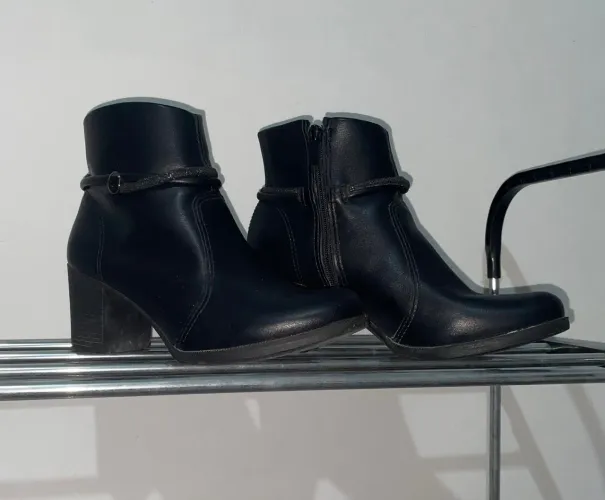 BOTA FEMININA CANO CURTO DAKOTA