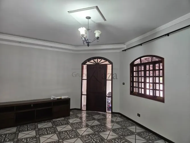 Oportunidade - Casa - Jardim das Indústrias - 4 Dormitórios - 200m².