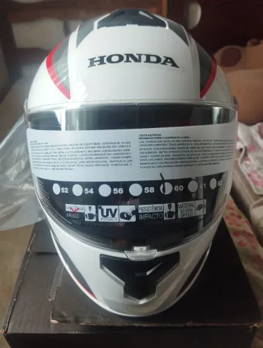 Capacete novo na caixa