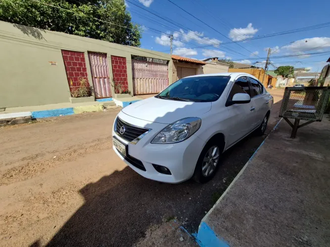 Nissan Versa SL 1.6 16V Flex Fuel 4P Mec. 2013