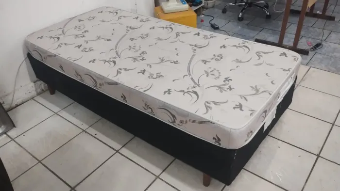 Cama Box solteiro com colchão 