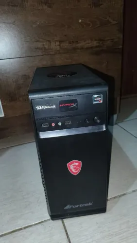 Gabinete Fortrek Low Tower + teclado