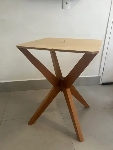 Base de mesa de madeira maciça