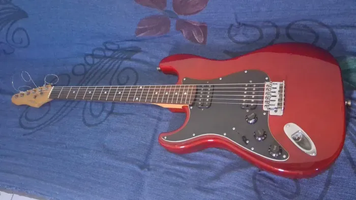 Vendo guitarra Strato Giannini ganhota 