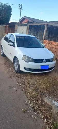 Volkswagen Polo Sed. Comfort. 1.6 MI Tot. Flex 8V 2013