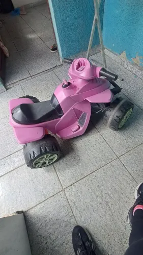 Quadriciclo elétrico infantil 