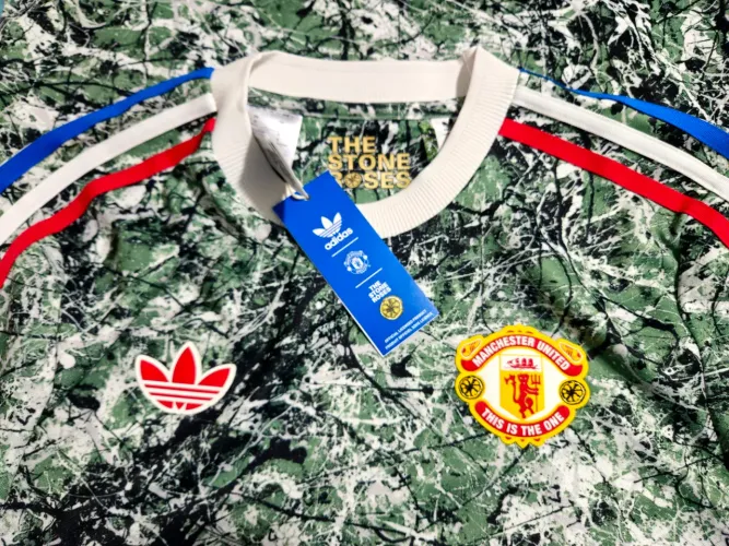 Camisa Adidas Manchester United Stone Roses Originals Icon (NOVA NA ETIQUETA NUNCA USADA )