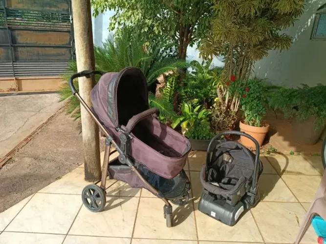 Carrinho de Bebê Moisés + Bebê conforto + Base para carro