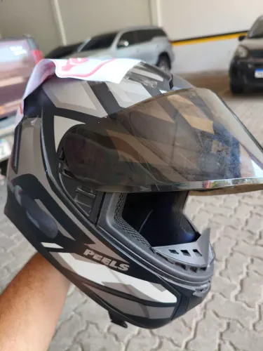 Vende-se capacete da peels modelo Spike ll , pouco usado e em ótimo estado
