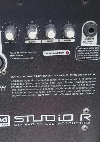 Caixa de som bi amplificada studio R