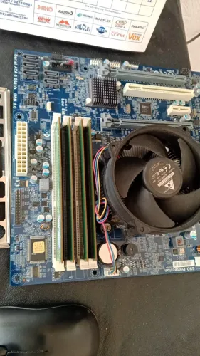 KIT completo I5 4590 com oito gigas DDR3 placa de 4 SLOTs podendo colocar 32Gigas