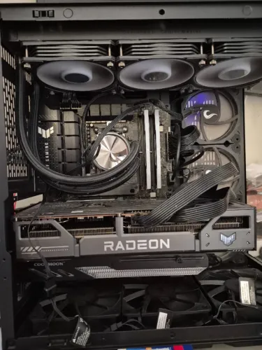 Placa de Vídeo 9070XT ASUS TUF