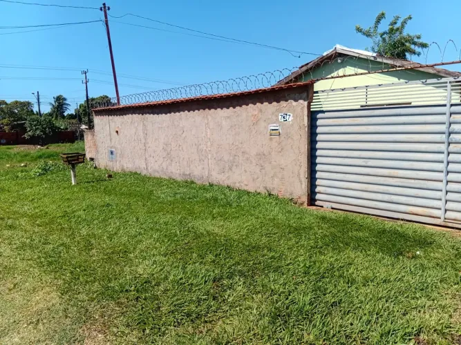 Casa a venda na rua do posto de saúde do Santa Emília