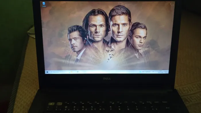 Vendo um notebook, tá pegando bem e vem com o carregador.