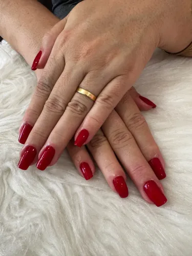 Precisa-se de Manicure 