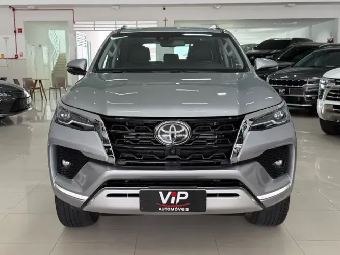 Toyota Hilux SW4 SRX 4X4 2.8 TDI 16V Dies. Aut. 2024