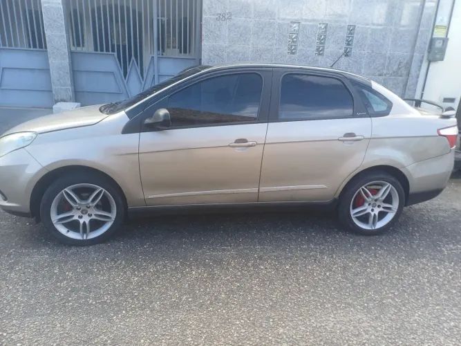Fiat Grand Siena Essence 1.6 Flex 16V 2014