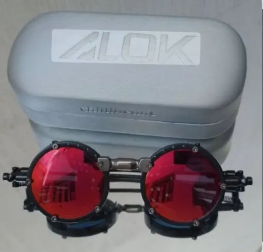 ÓCULOS ALOK ICÔNICO VERMELHO