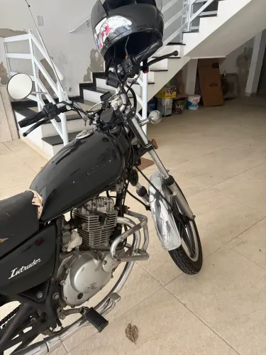 Moto Suzuki Intruder 125