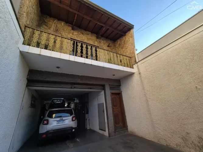 Casa com 3 quartos e Salão Comercial a venda no Centro de Piracicaba/SP