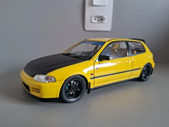 Miniaturas Civic e Skyline 1:18