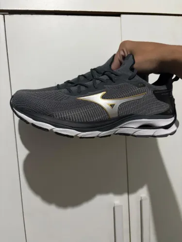 Tênis Mizuno Wave Mirai 5 cinza