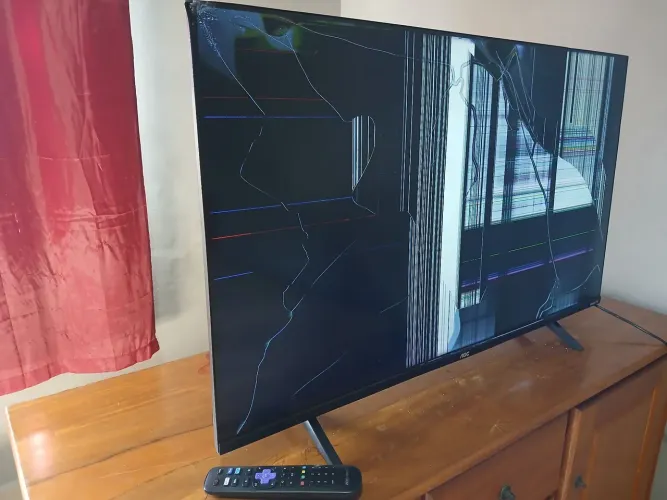 VENDE-SE TV AOC 40" COM DEFEITO - PARA RETIRADA DE PEÇAS